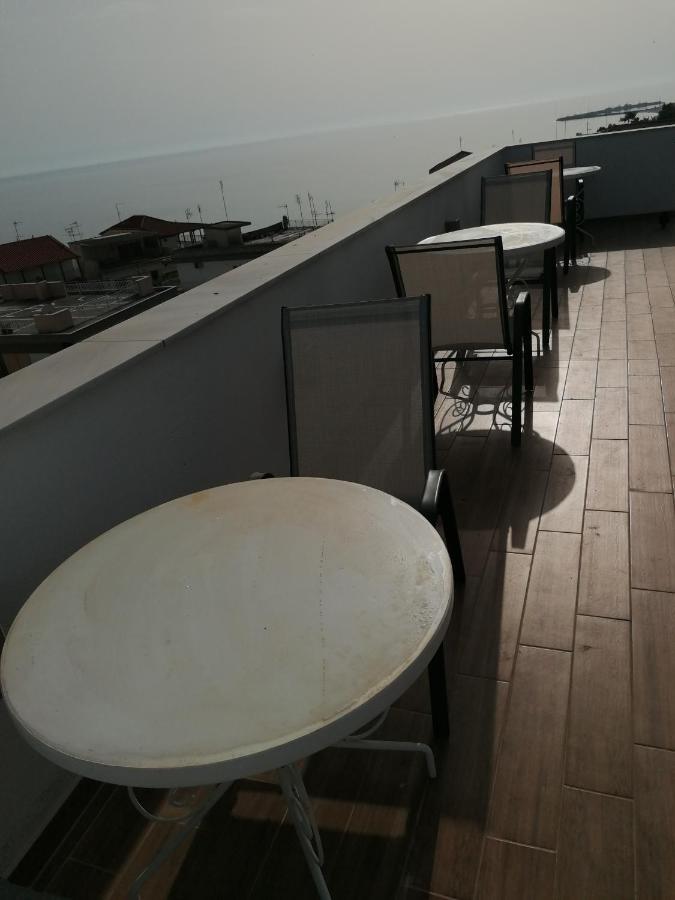Crystal Blue Apartments Nea Kallikrateia 外观 照片