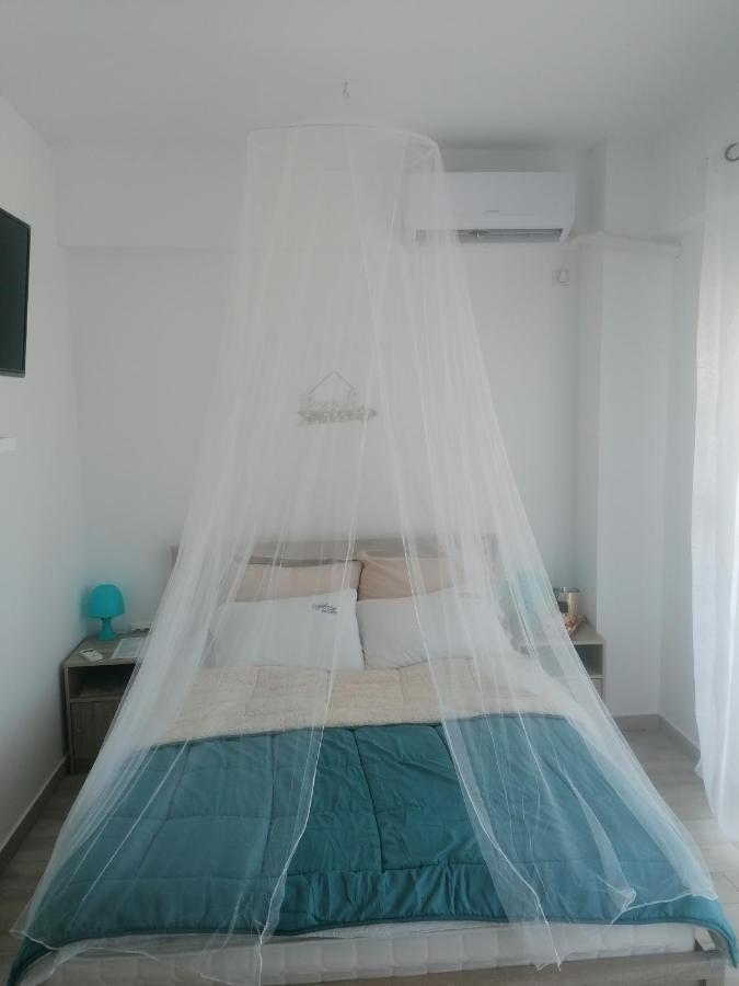 Crystal Blue Apartments Nea Kallikrateia 外观 照片