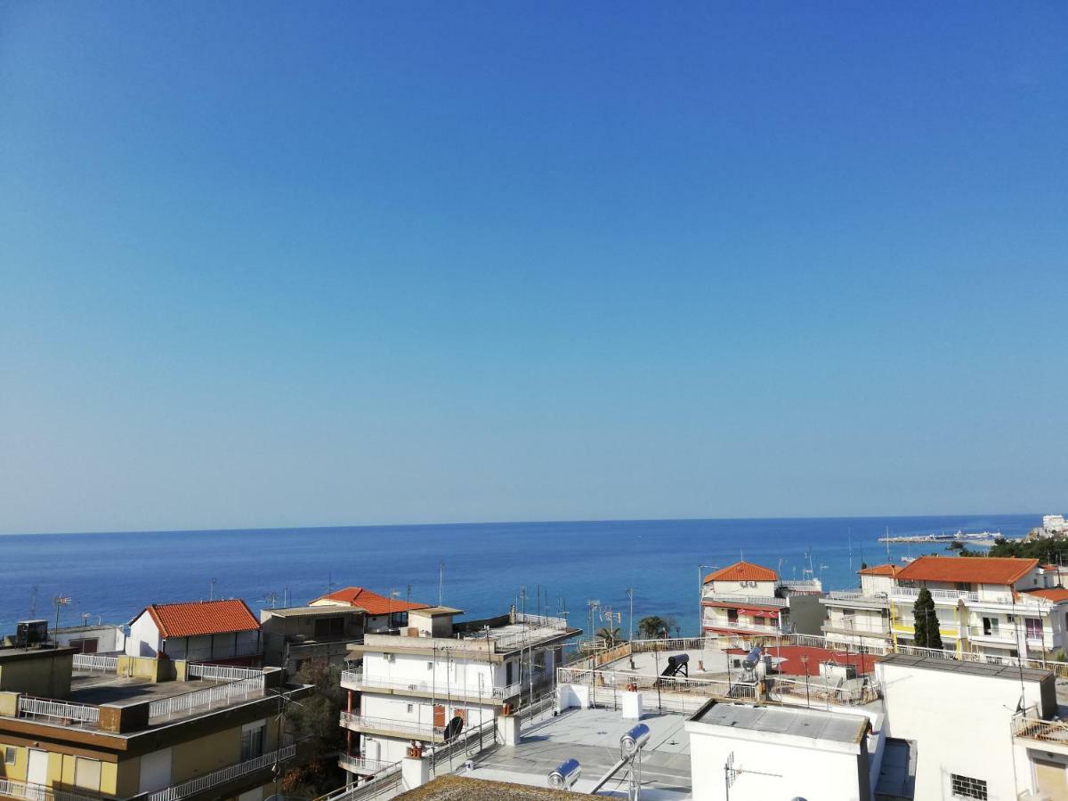 Crystal Blue Apartments Nea Kallikrateia 外观 照片